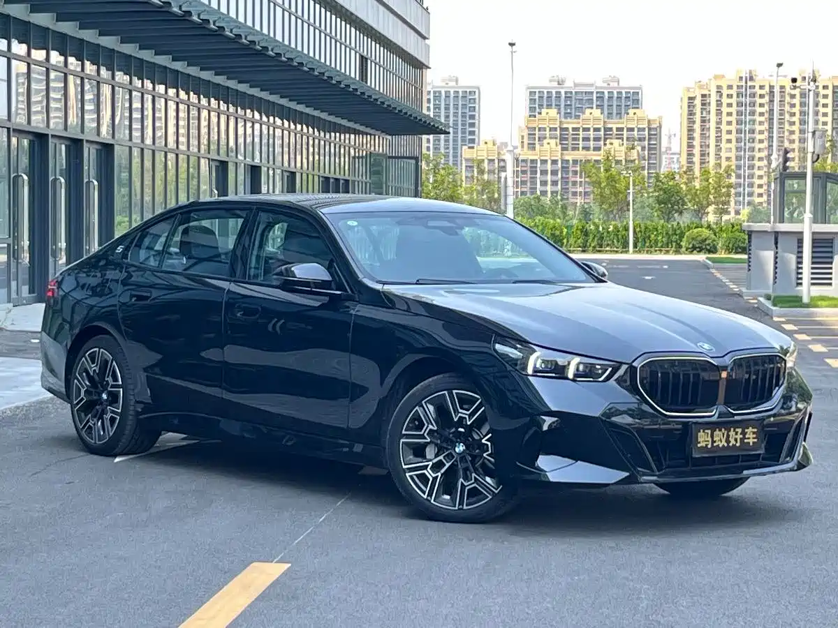 BMW 5 Series 2025 530Li Premium M Sport Package фото 3
