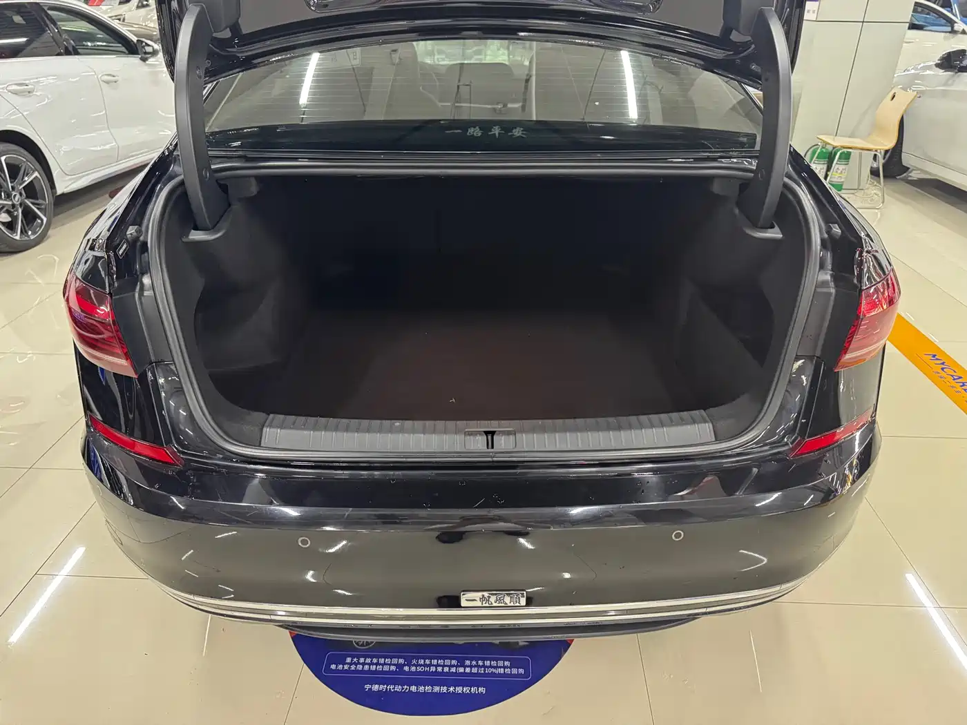 Volkswagen Passat 2022 330TSI Luxury Edition фото 11