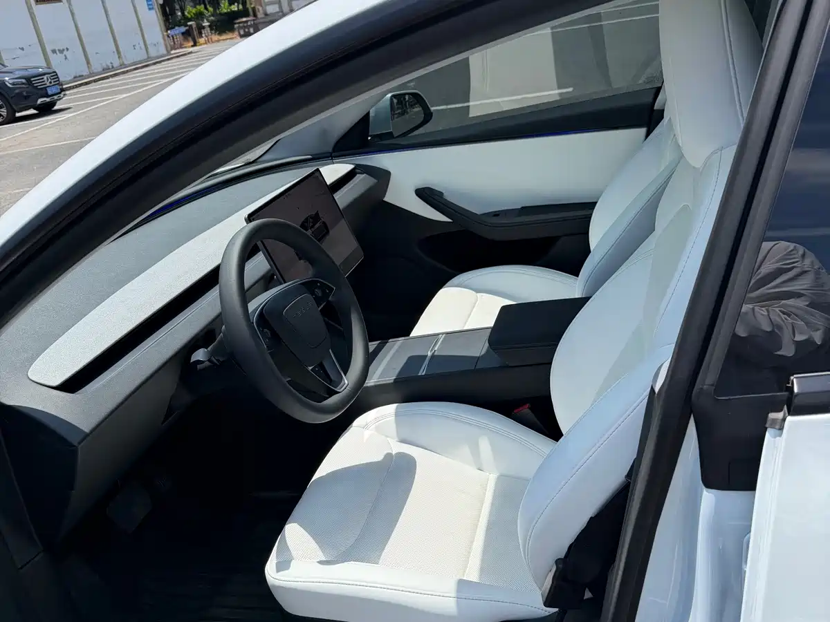 Tesla Model 3 2026 2025 Model Year Facelift Rear-Wheel Drive