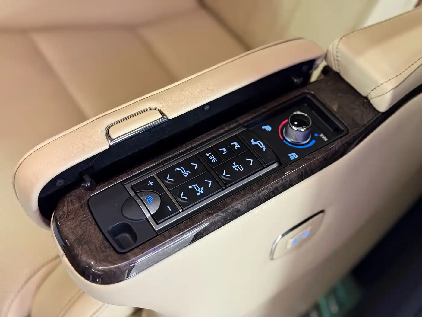 Toyota Alphard 2021 Hybrid 2.5L Premium фото 12