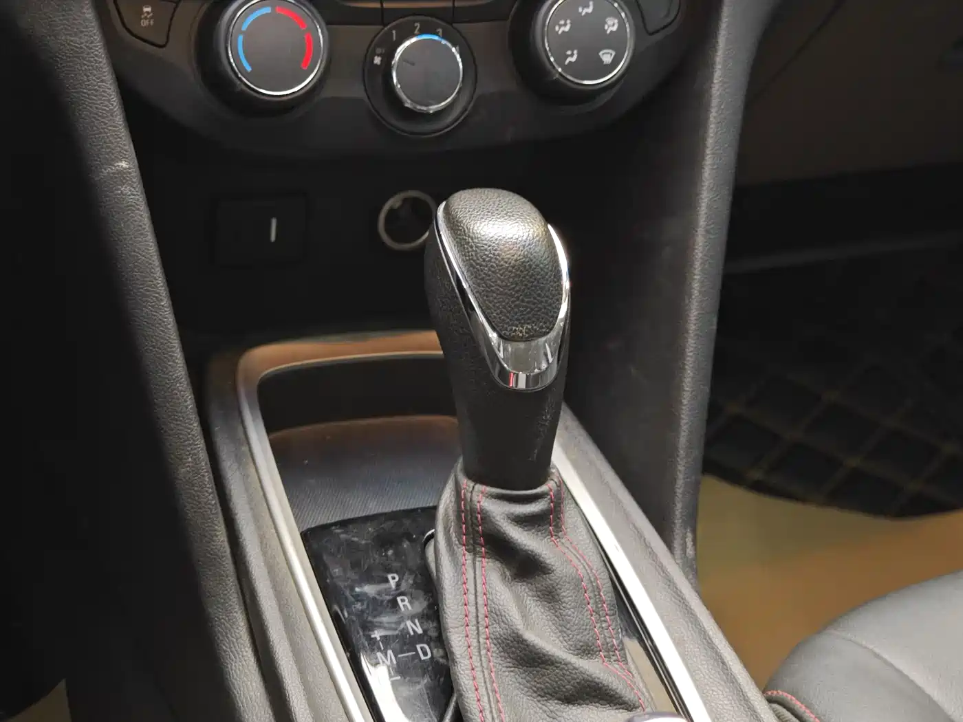 Chevrolet Monza 2020 Mild Hybrid Redline 320T Dual-Clutch Refreshing Edition фото 18