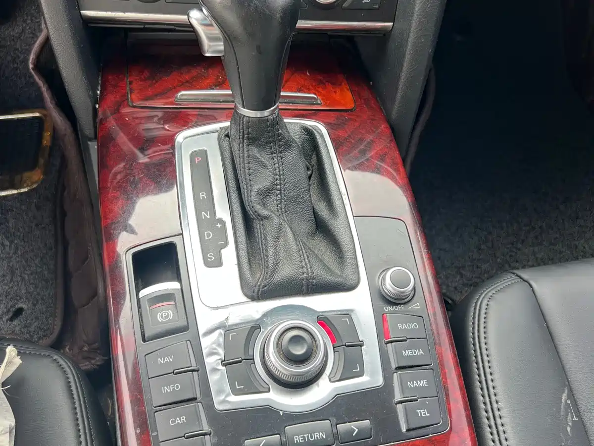 Audi A6L 2011 2.0 TFSI Automatic Comfort фото 14