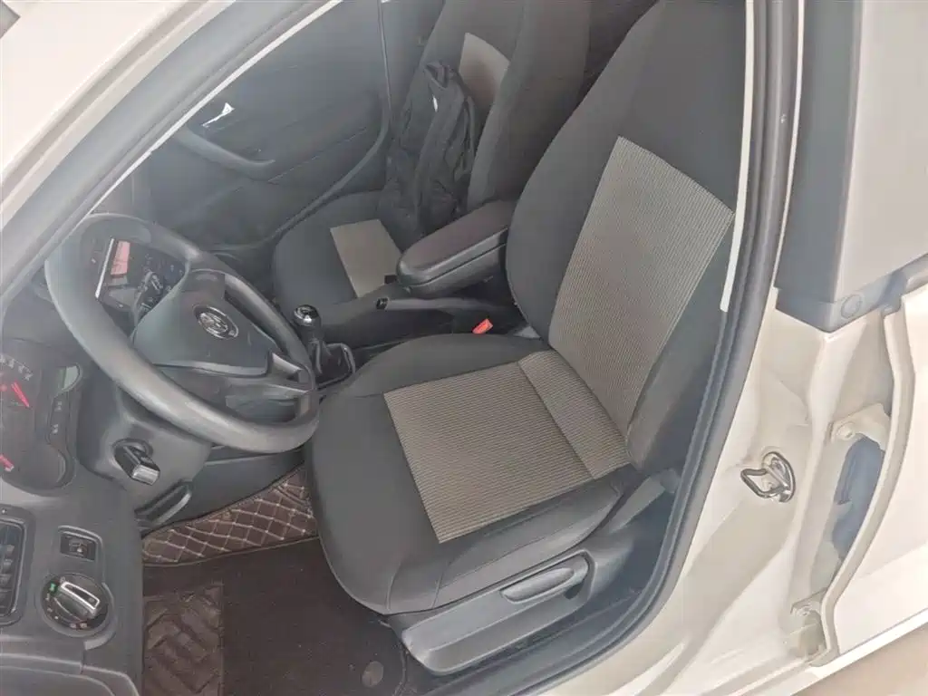 Volkswagen Polo 2016 1.4L Manual Trend фото 15