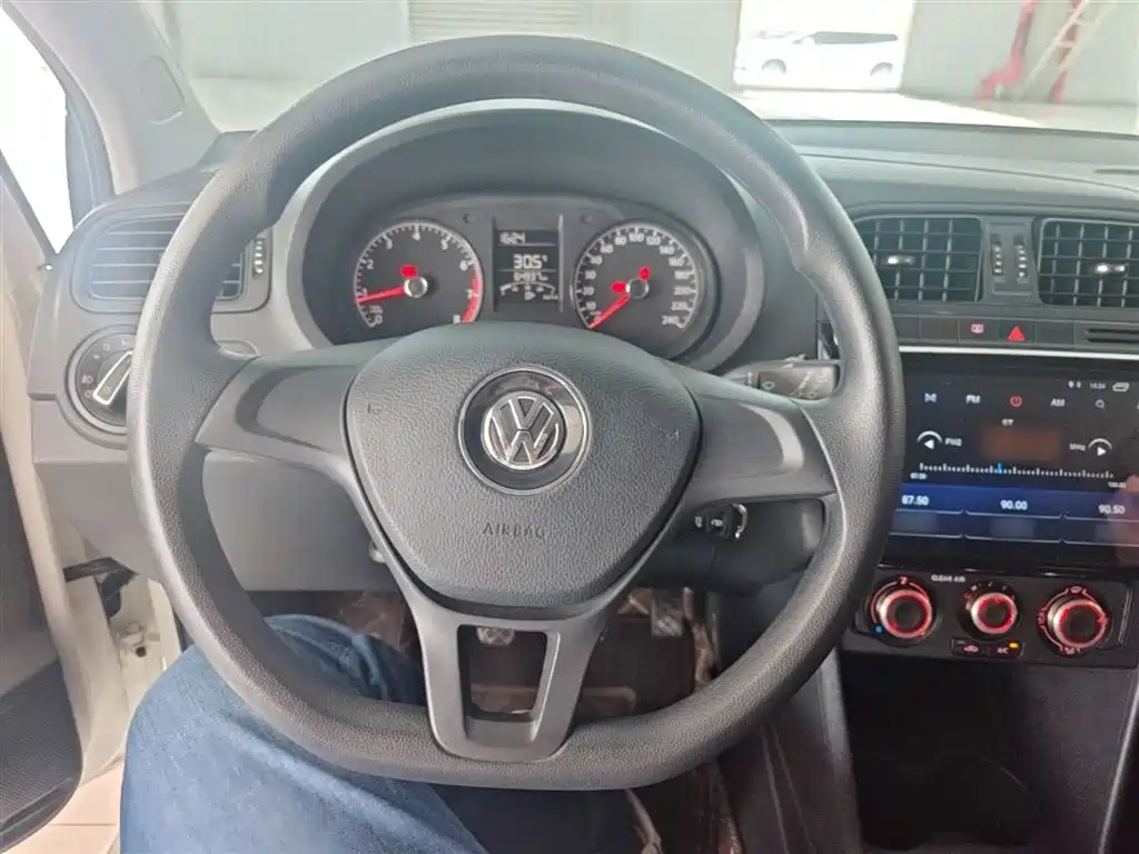 Volkswagen Polo 2016 1.4L Manual Trend фото 11
