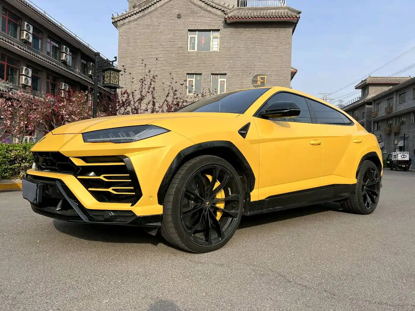 LAMBORGHINI URUS