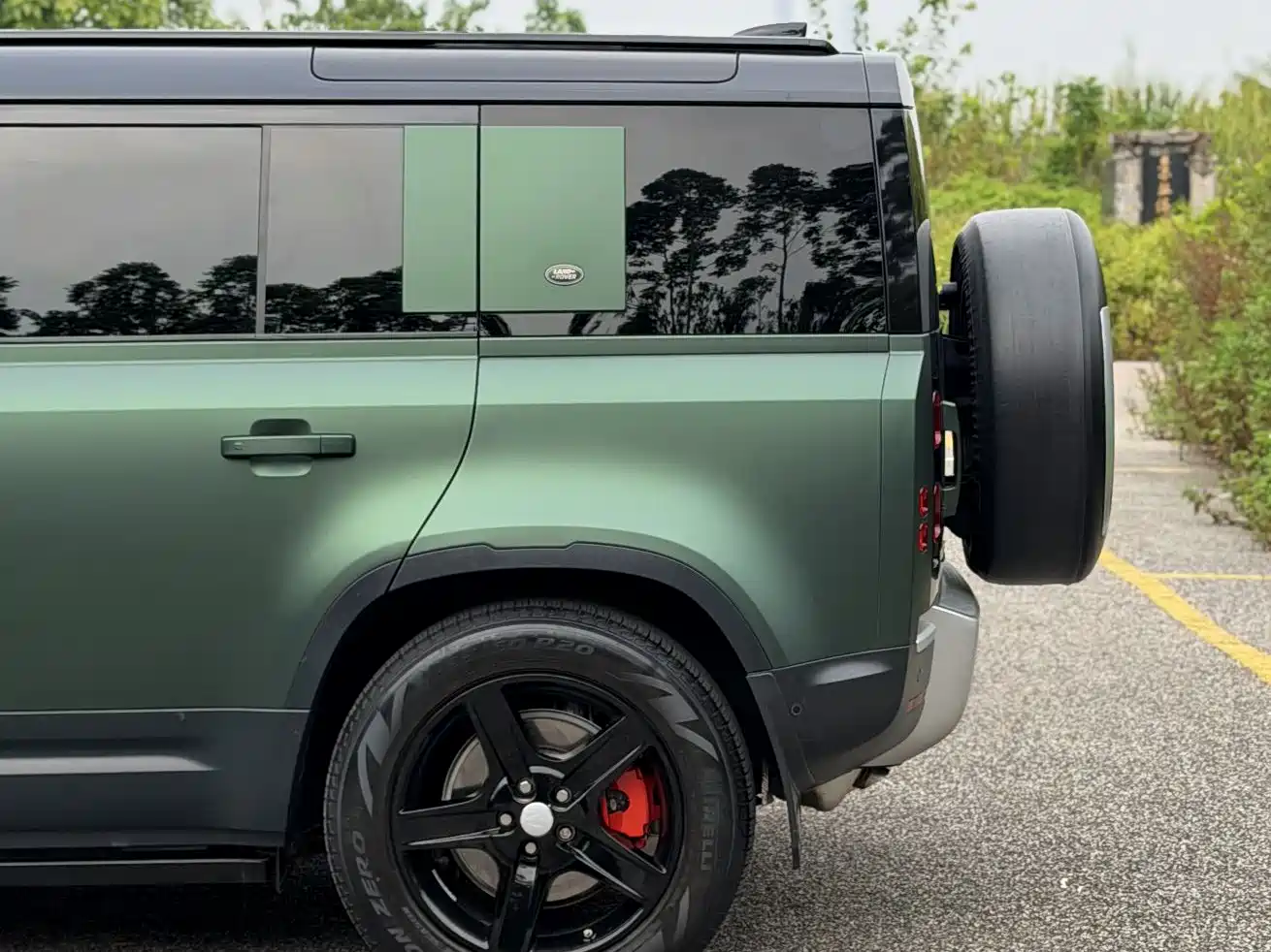 Land Rover Defender 2020 Model 110 P400 HSE фото 4