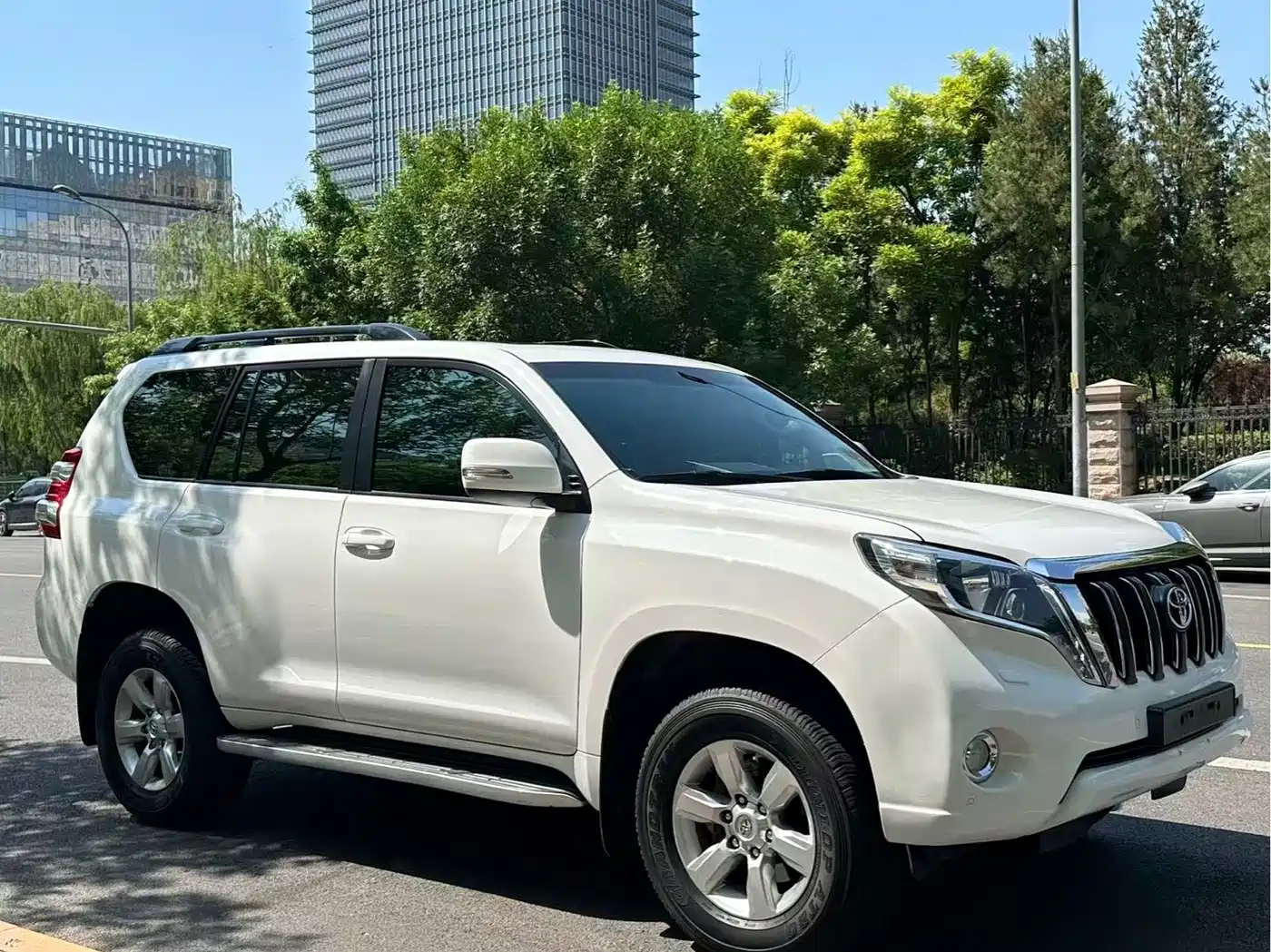Toyota Prado 2014 4.0L Automatic TX-L фото 2