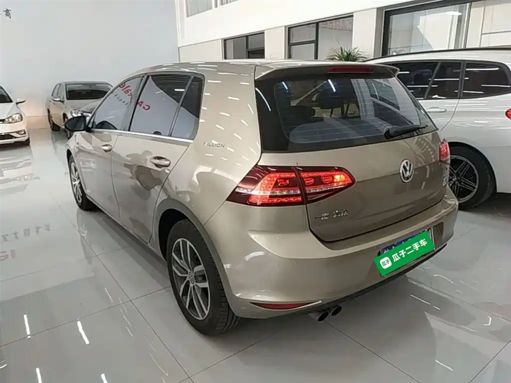 Volkswagen Golf 2017 230TSI Auto Luxury Millionth Anniversary Edition фото 5
