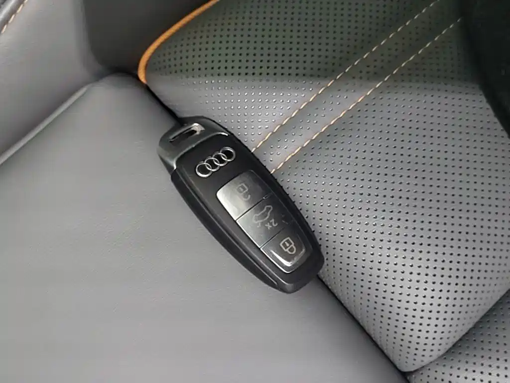 Photo 9 - Audi Q4 e-tron