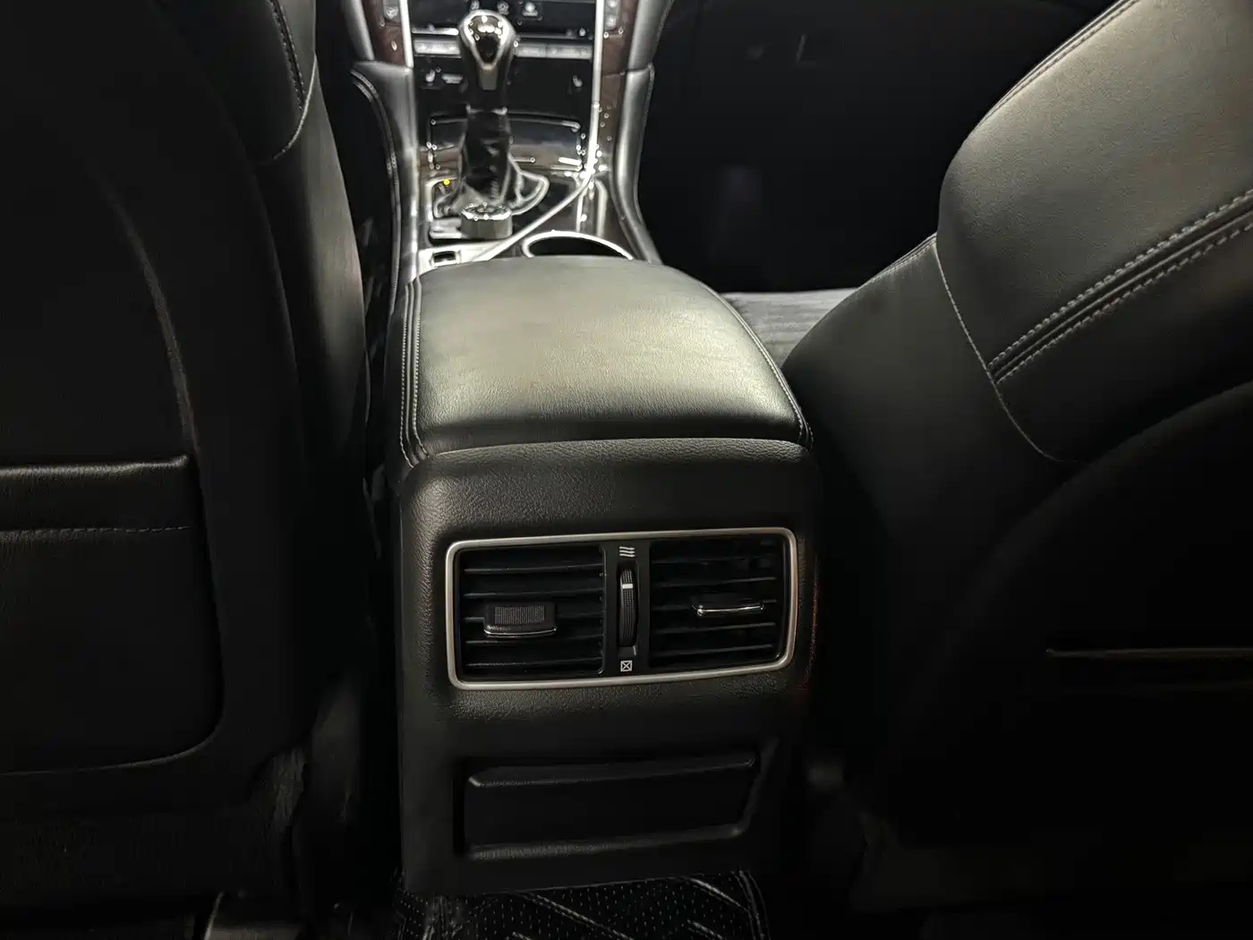 Фото 25 - Infiniti Q50L