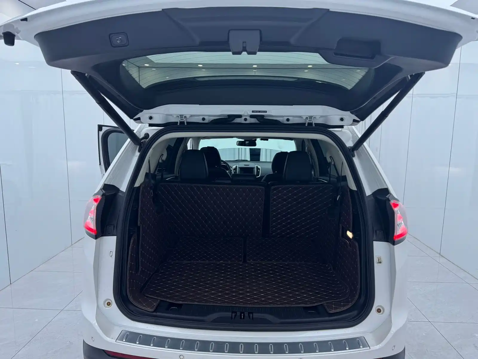 Фото 14 - Ford Edge