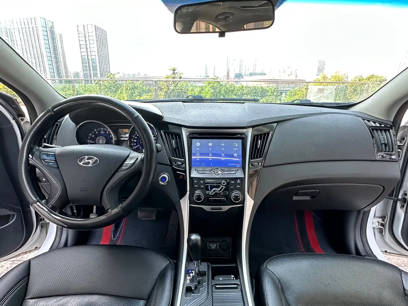 Hyundai Sonata 2014 2.0L Automatic Luxury фото 13