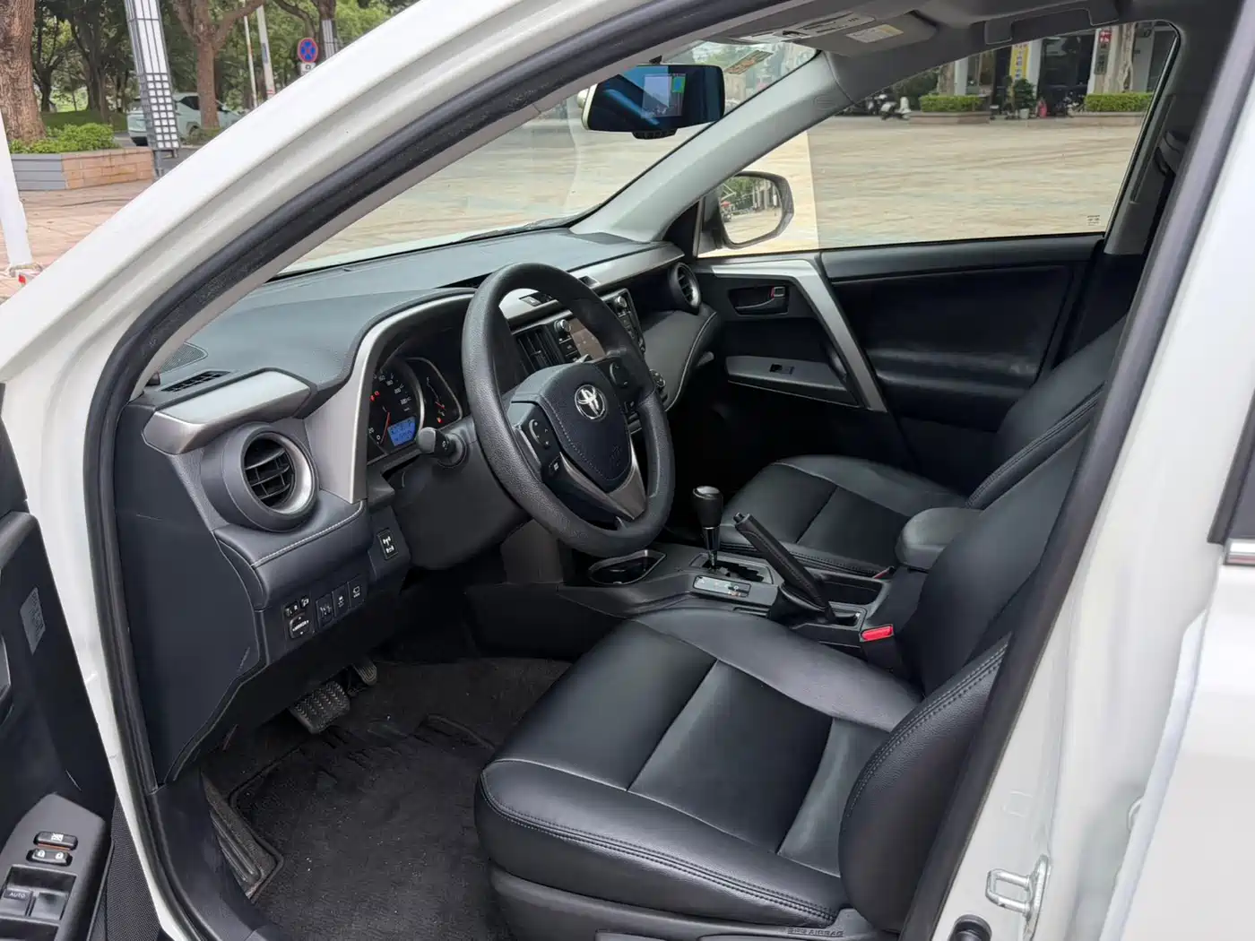 Toyota RAV4 Rongfang 2016 2.0L CVT 2WD Trend (China V) фото 4