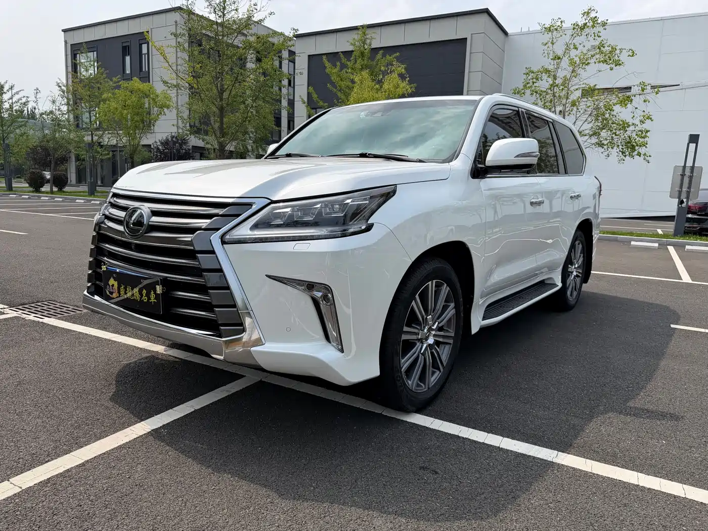 Фото 1 - Lexus LX