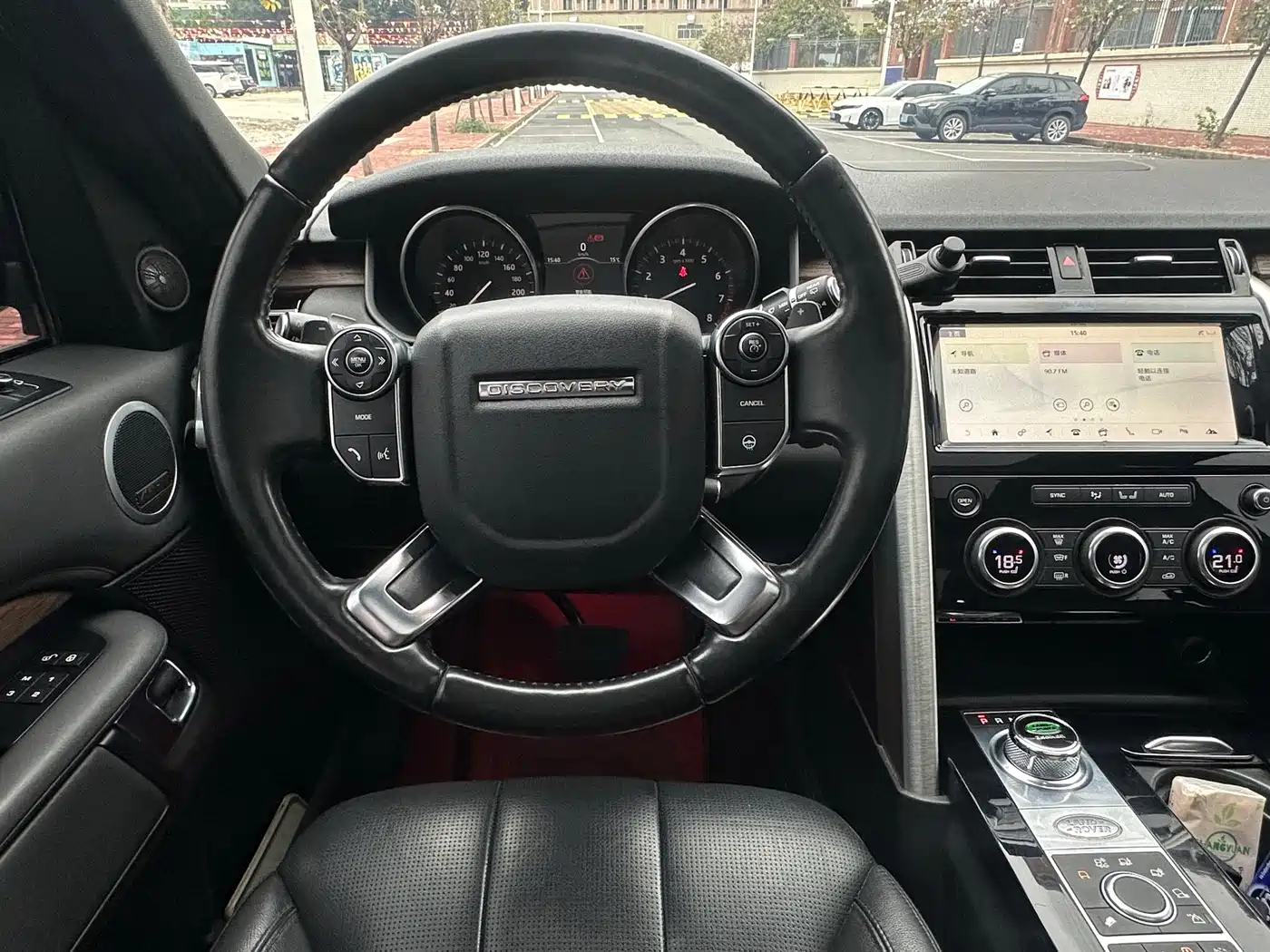 Land Rover Discovery 2017 3.0 SC V6 HSE фото 12