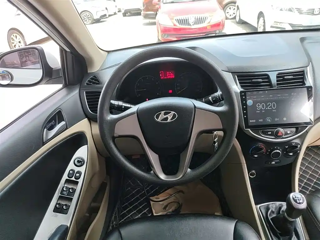 Hyundai Verna 2016 1.4L Manual Smart GLS фото 11