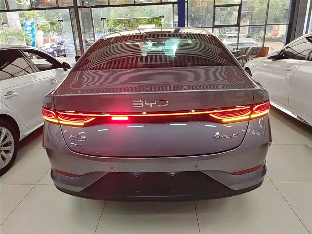BYD Qin PLUS 2025 DM-i Smart Drive 55KM Leader фото 6