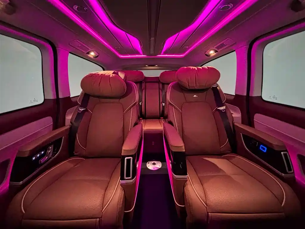 Mercedes-Benz Vito 2023 2.0T Business 7-Seater фото 32