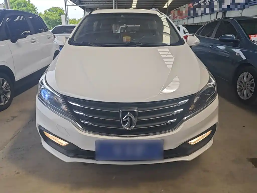 Baojun 310W 2018 2017 1.5L Manual Fashion Edition (China V)