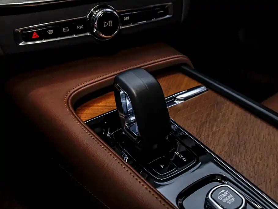Volvo S90 2025 2024 B5 Momentum Luxury Edition