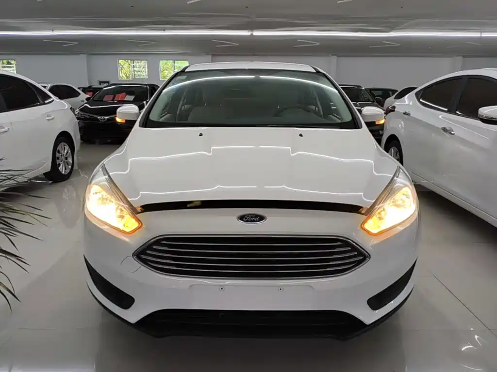 Фото 3 - Ford Focus