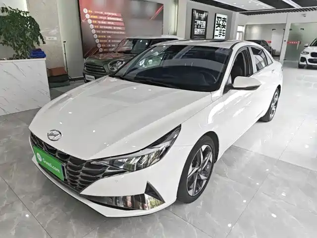 Hyundai Elantra 2022