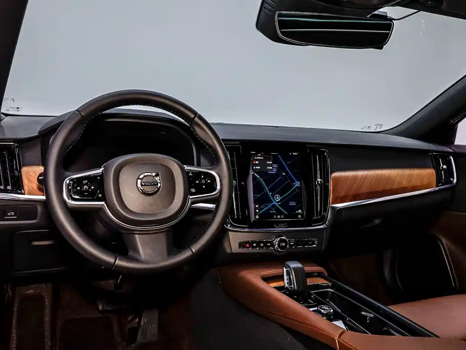 Volvo S90 2025 2024 B5 Momentum Luxury Edition