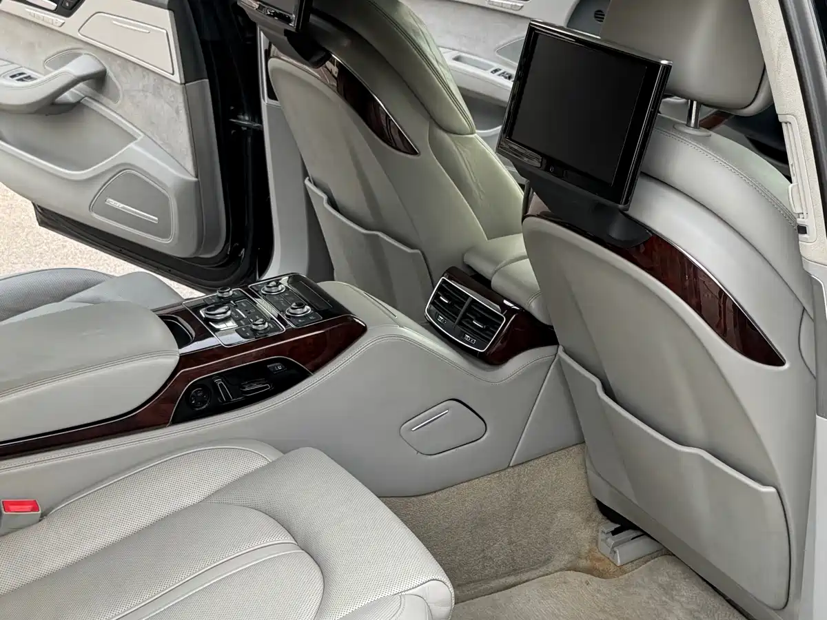 Audi A8 2011 A8L 3.0 TFSI quattro Comfort (213kW) фото 10