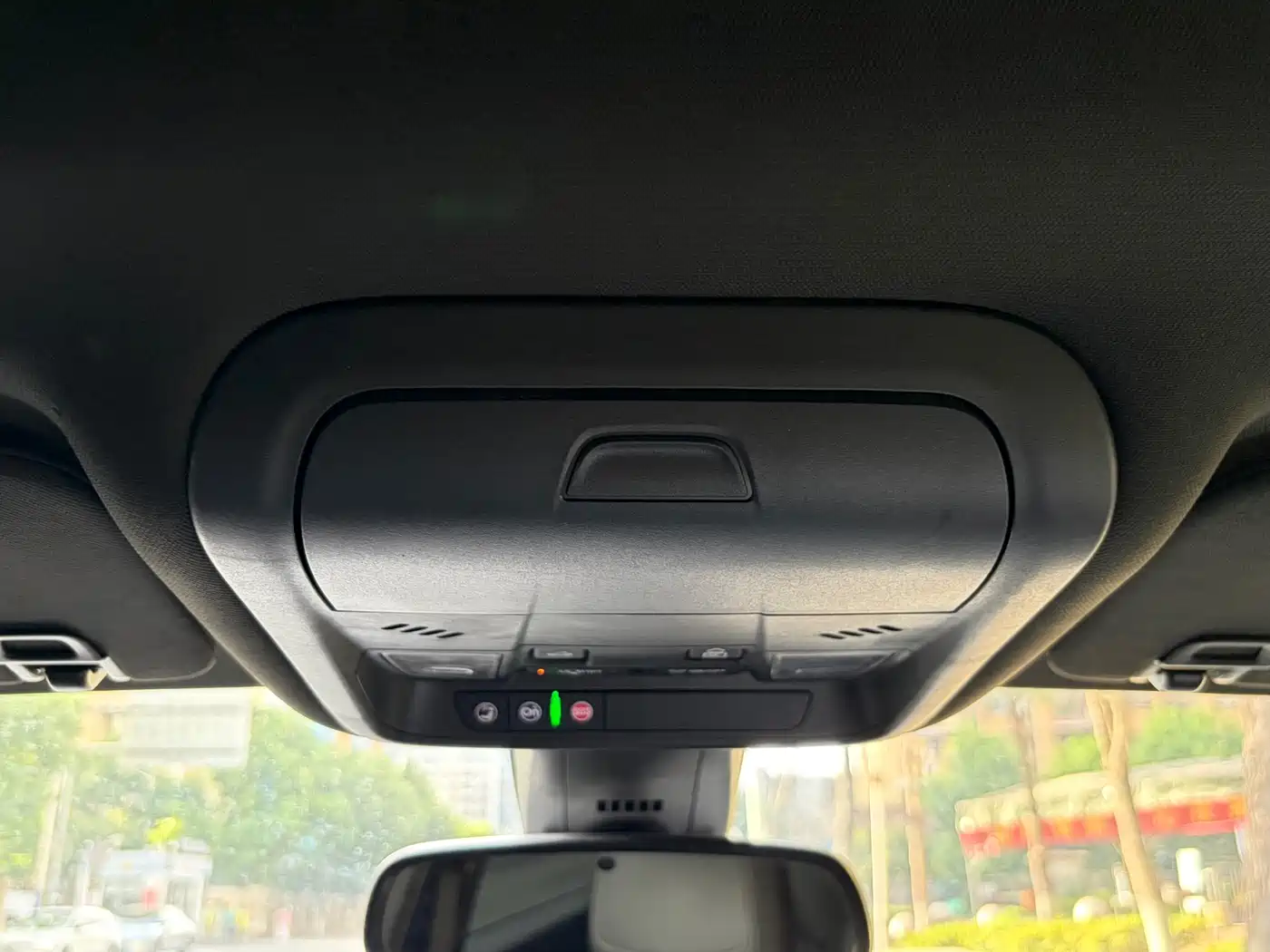 Фото 22 - Cadillac XT6
