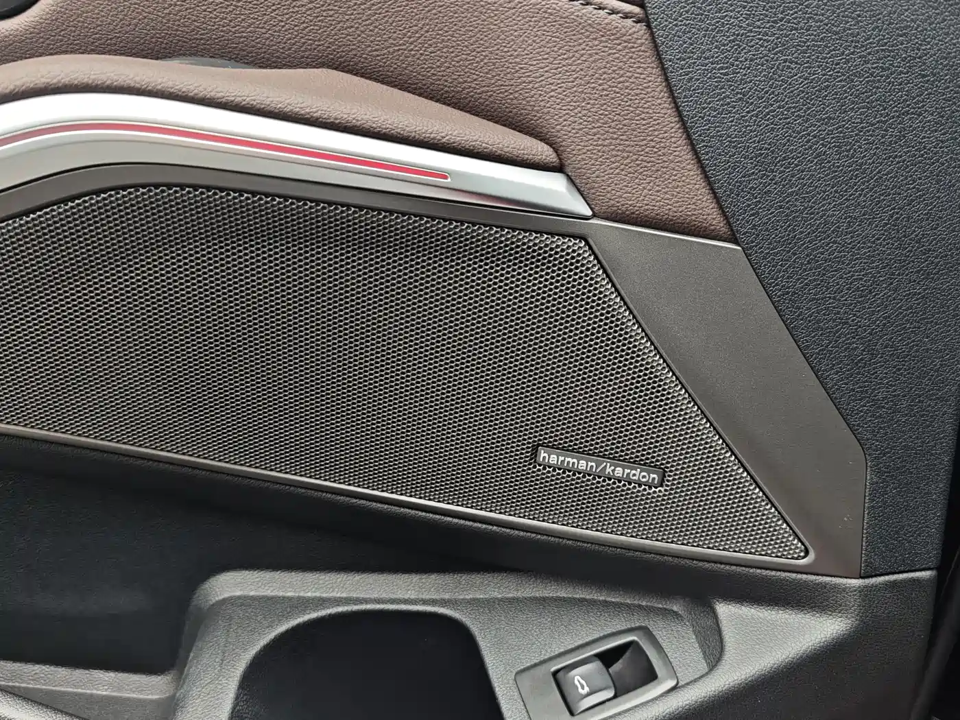 BMW 3 Series 2023 325Li M Sport Black Night Package фото 11