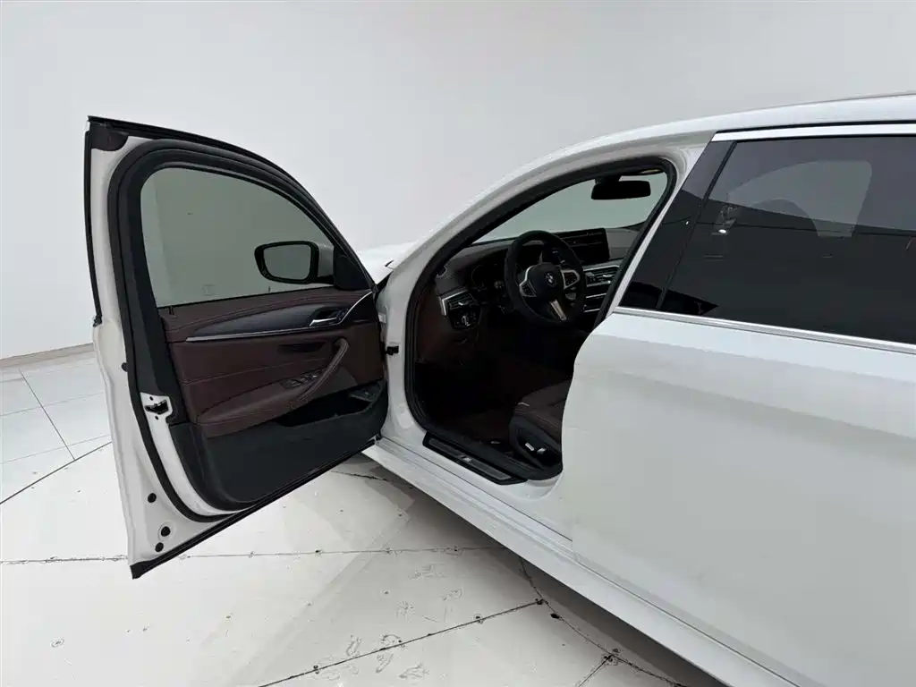 BMW 5 Series 2022 Facelift 530Li Leading M Sport Package фото 13