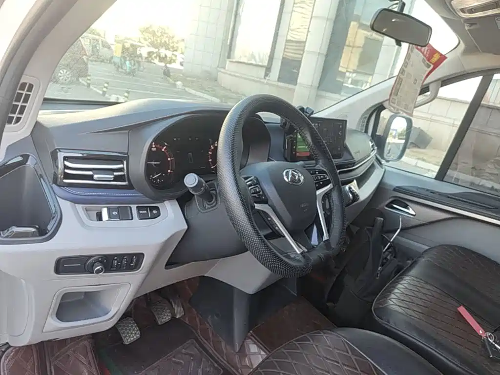 Фото 10 - Maxus Xintu V70