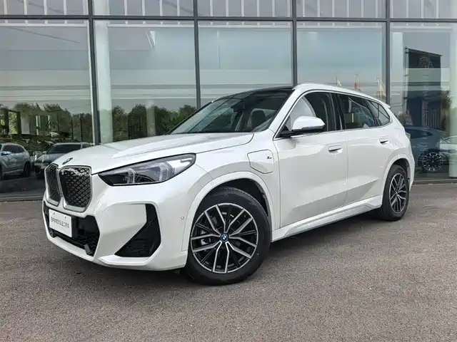 BMW iX1 2025