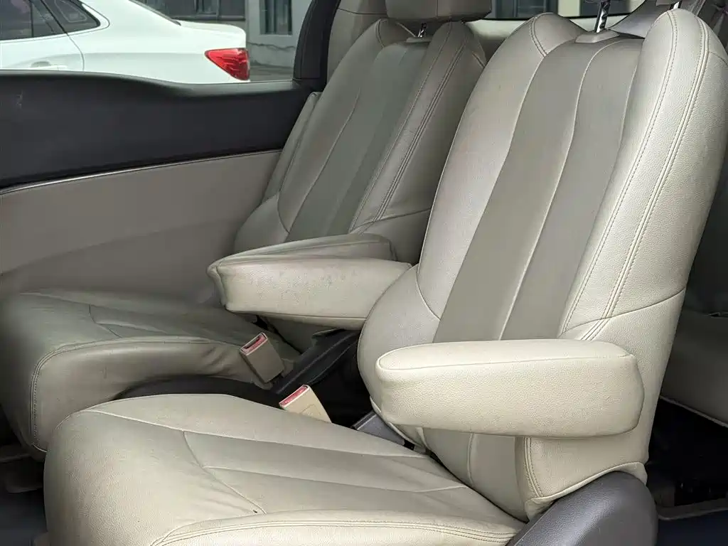 Buick GL8 2011 2.4L CT Luxury Business Comfort Edition фото 5