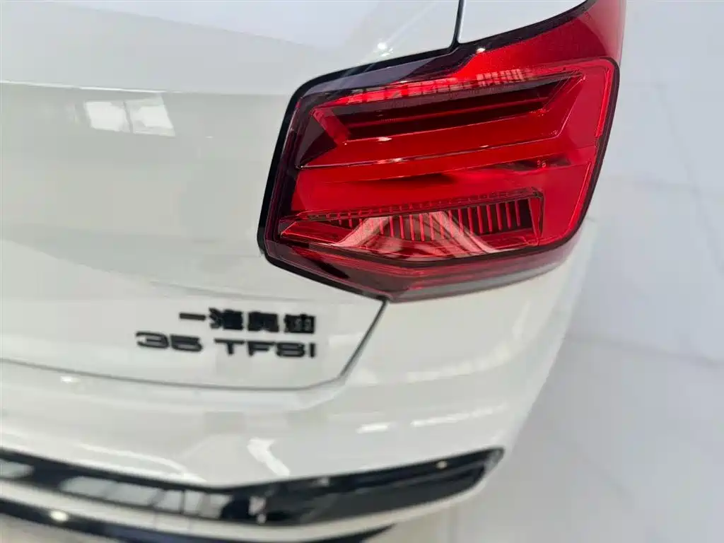 Audi Q2L 2024 35TFSI Luxury Sport фото 11