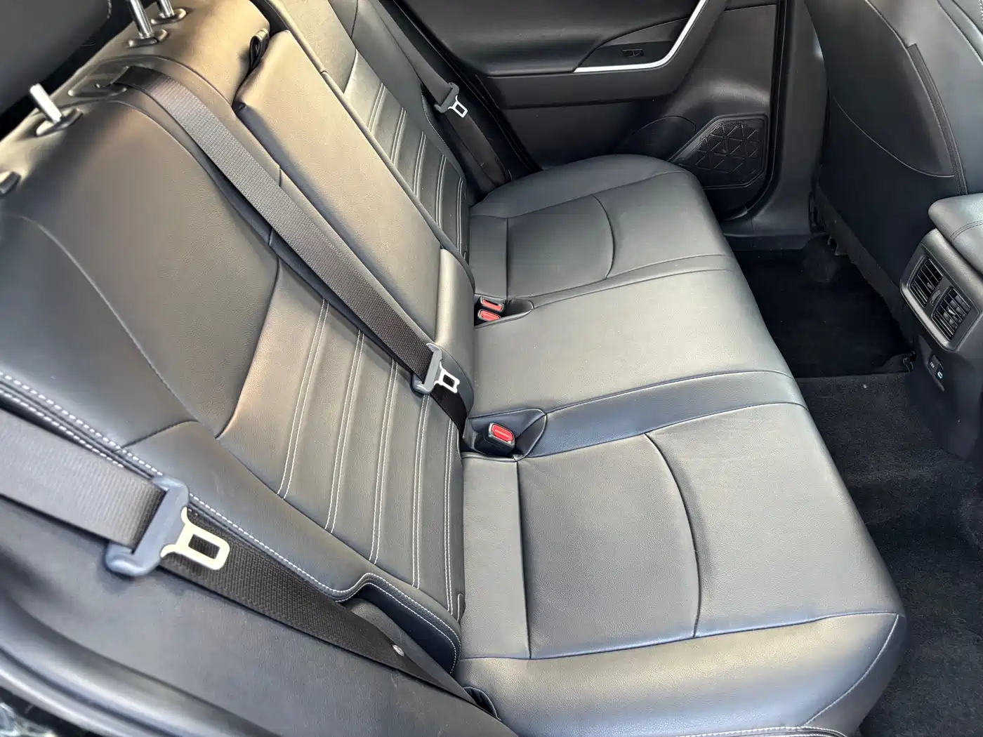 Toyota Wildlander 2022 2.0L CVT FWD Luxury PLUS Edition фото 12