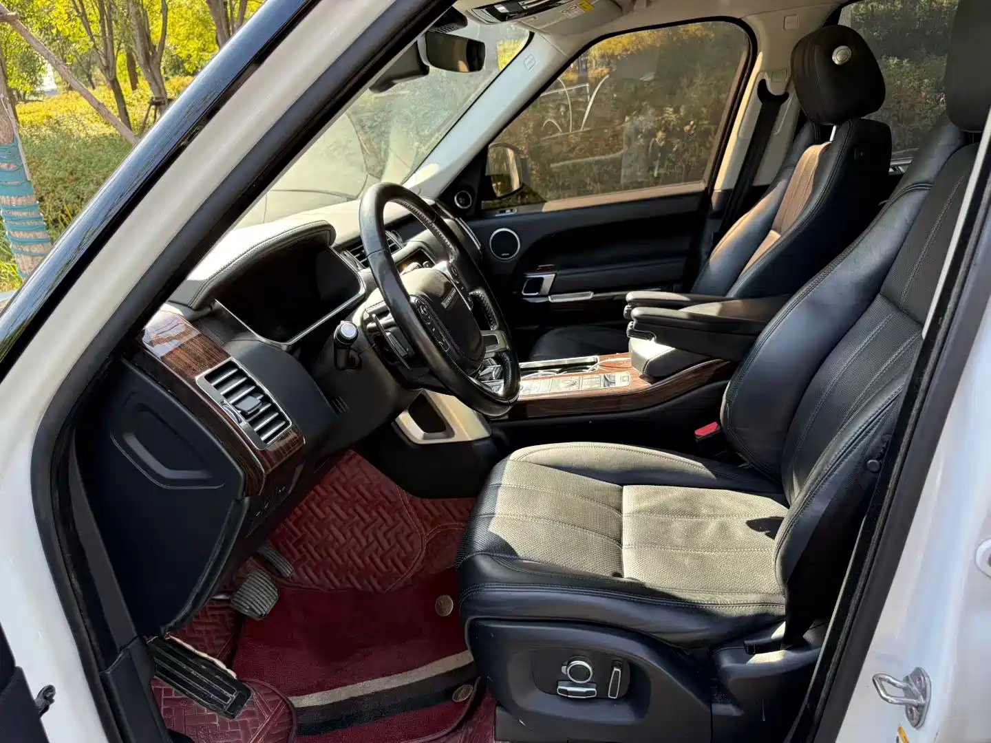 Photo 4 - Land Rover Range Rover