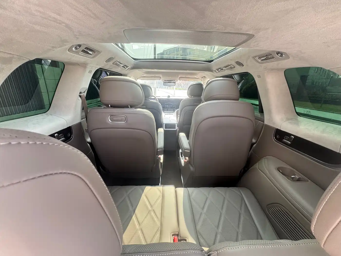 AITO Wenjie AITO M9 2025 Extended Range Ultra 52kWh 6-Seater фото 12