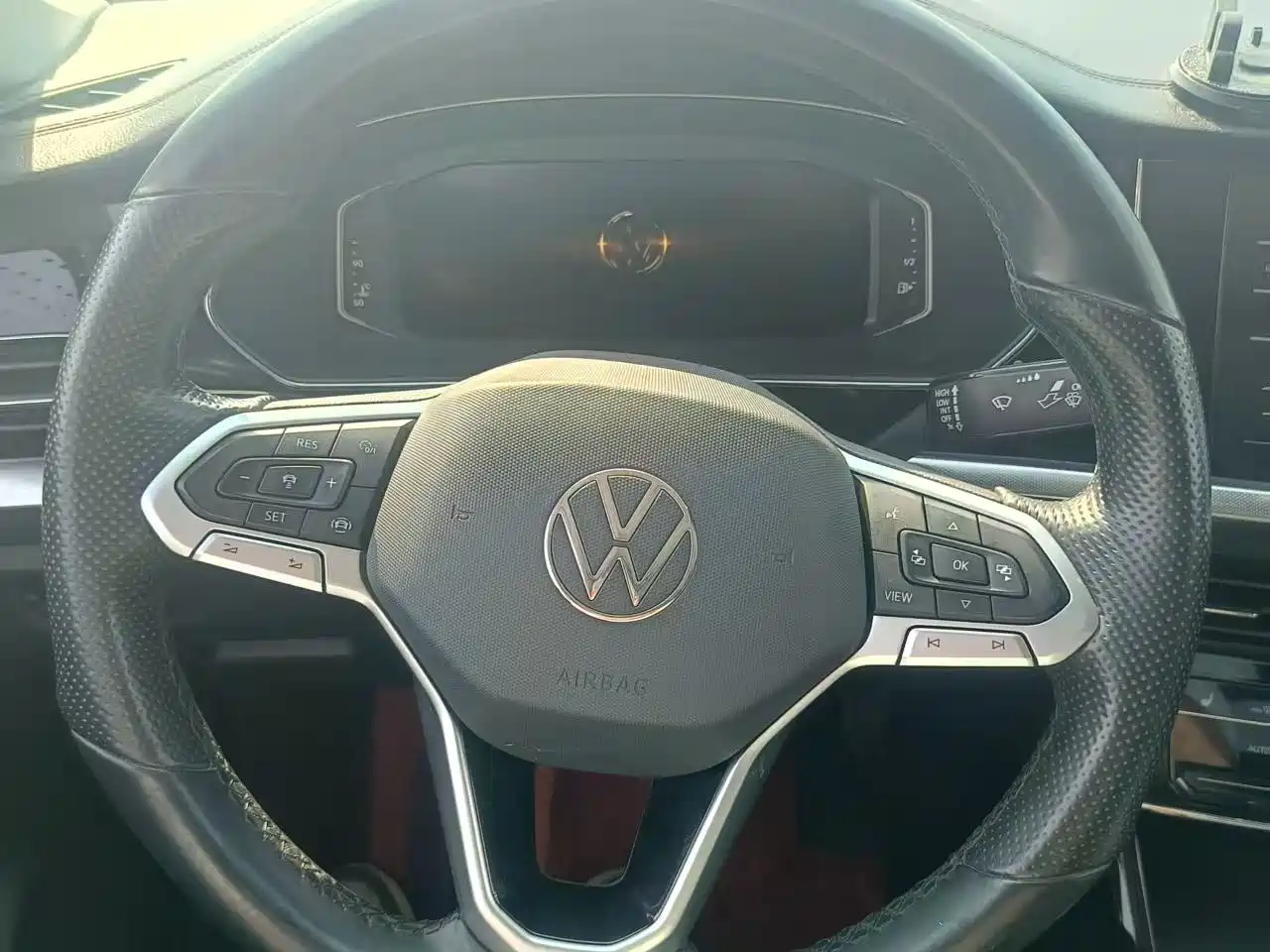 Volkswagen Passat 2022 330TSI Starlight Luxury Edition фото 12