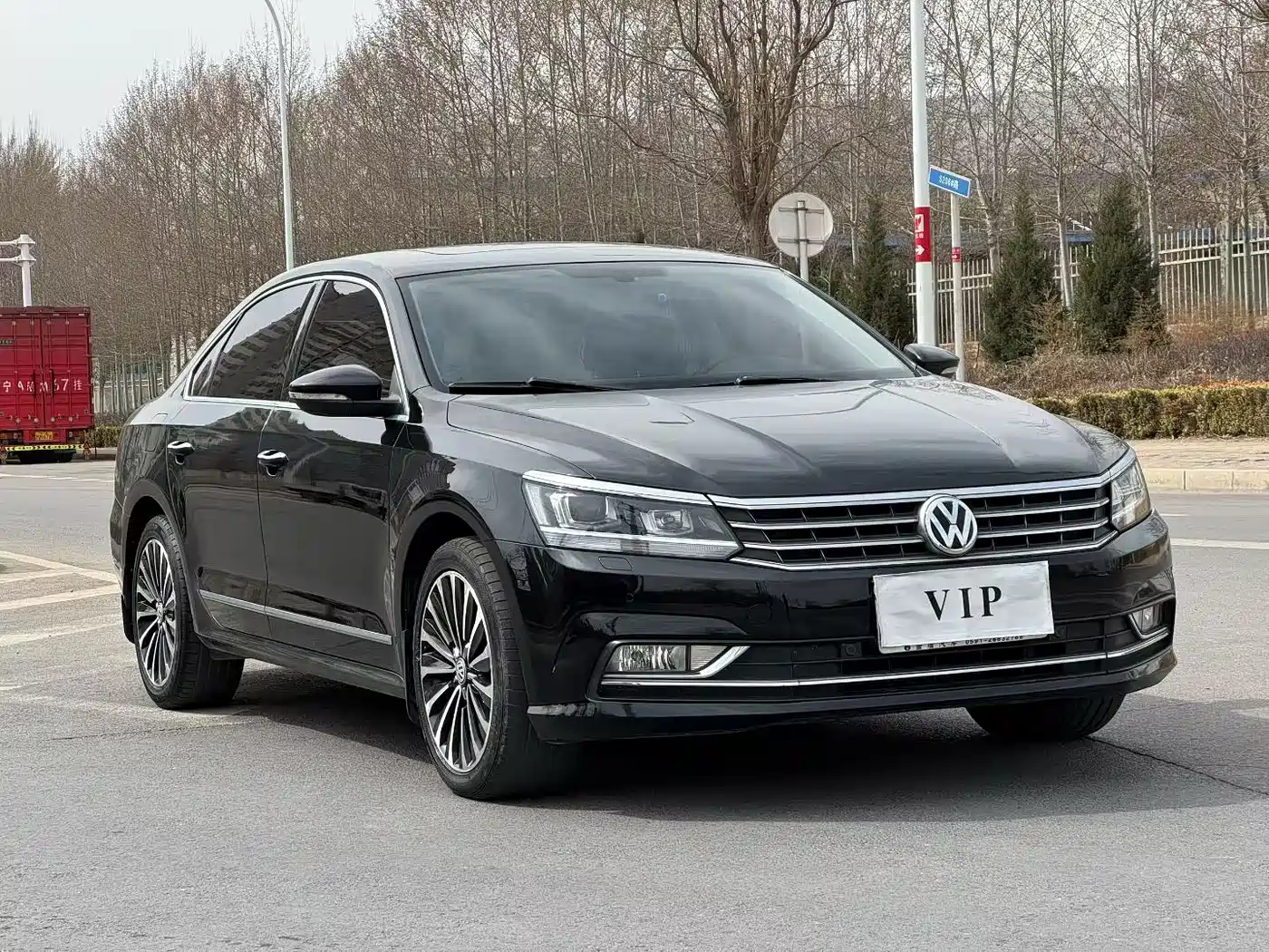 Volkswagen Passat 2017 330TSI DSG Luxury фото 3