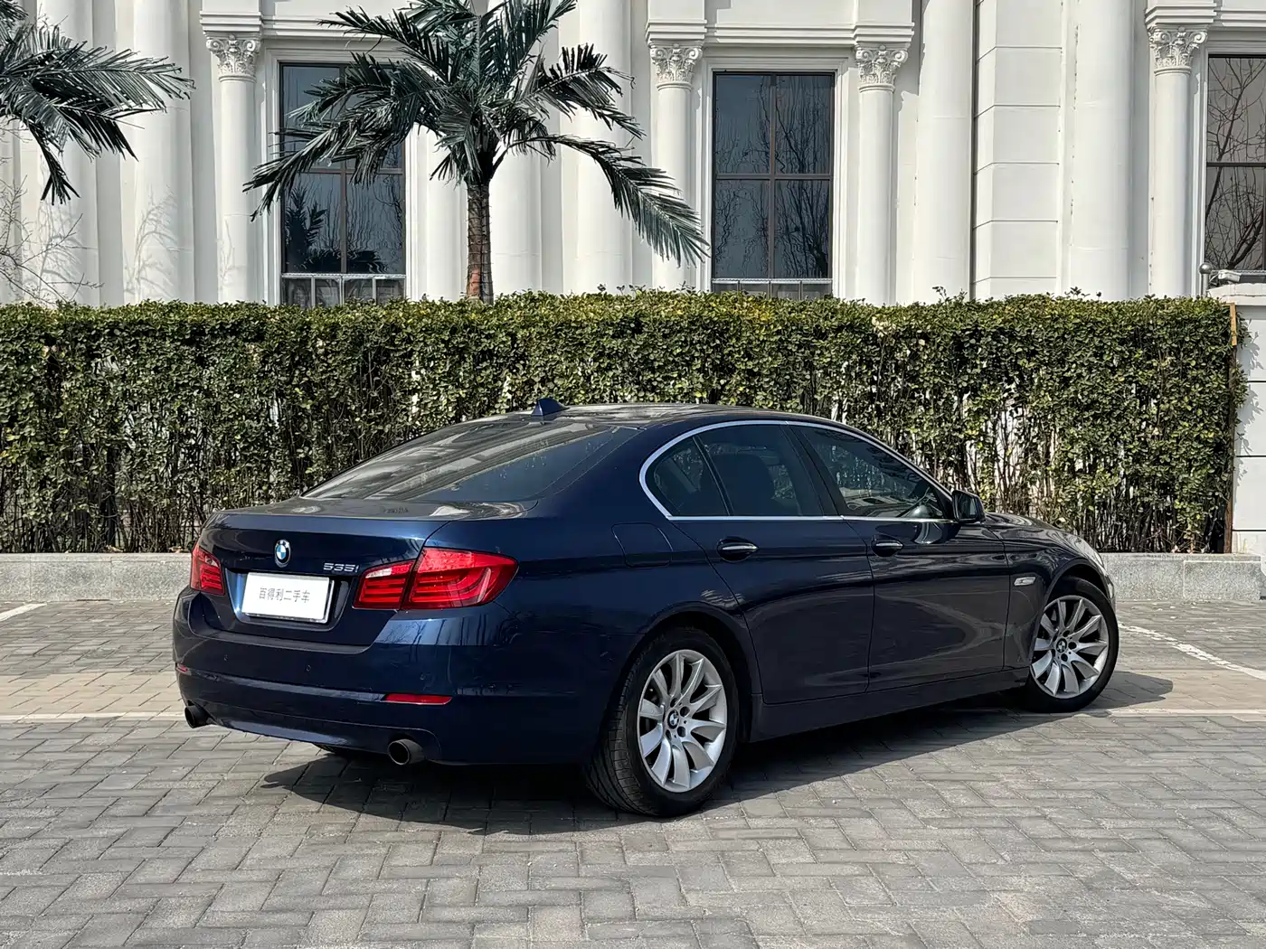 BMW 5 Series (Import) 2011 535i Luxury Sport фото 2