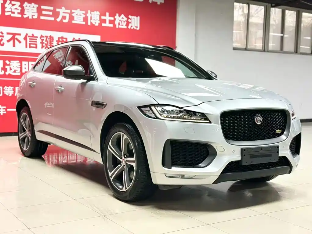 Фото 3 - Jaguar F-PACE