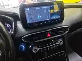 Photo 13 - Hyundai Santa Fe