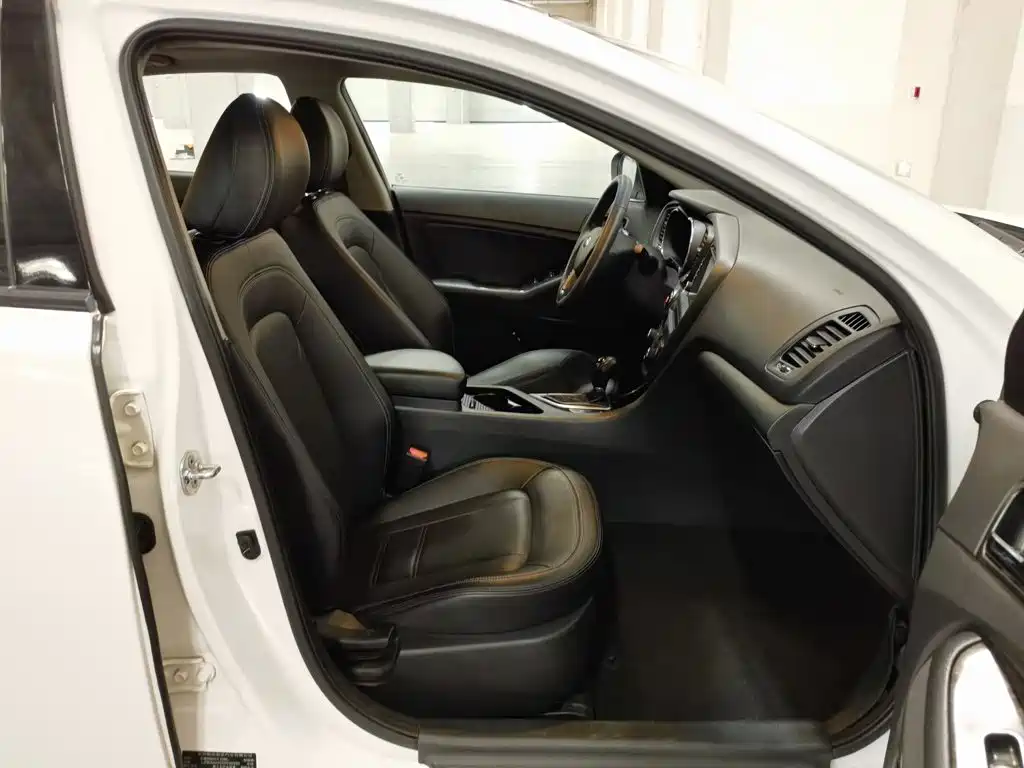 Photo 23 - Kia K5