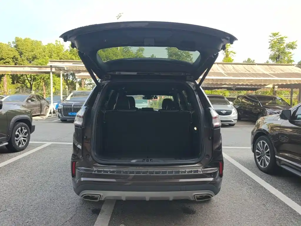 Фото 19 - Ford Edge