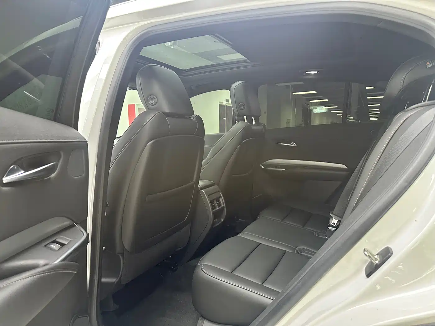 Фото 10 - Cadillac XT4