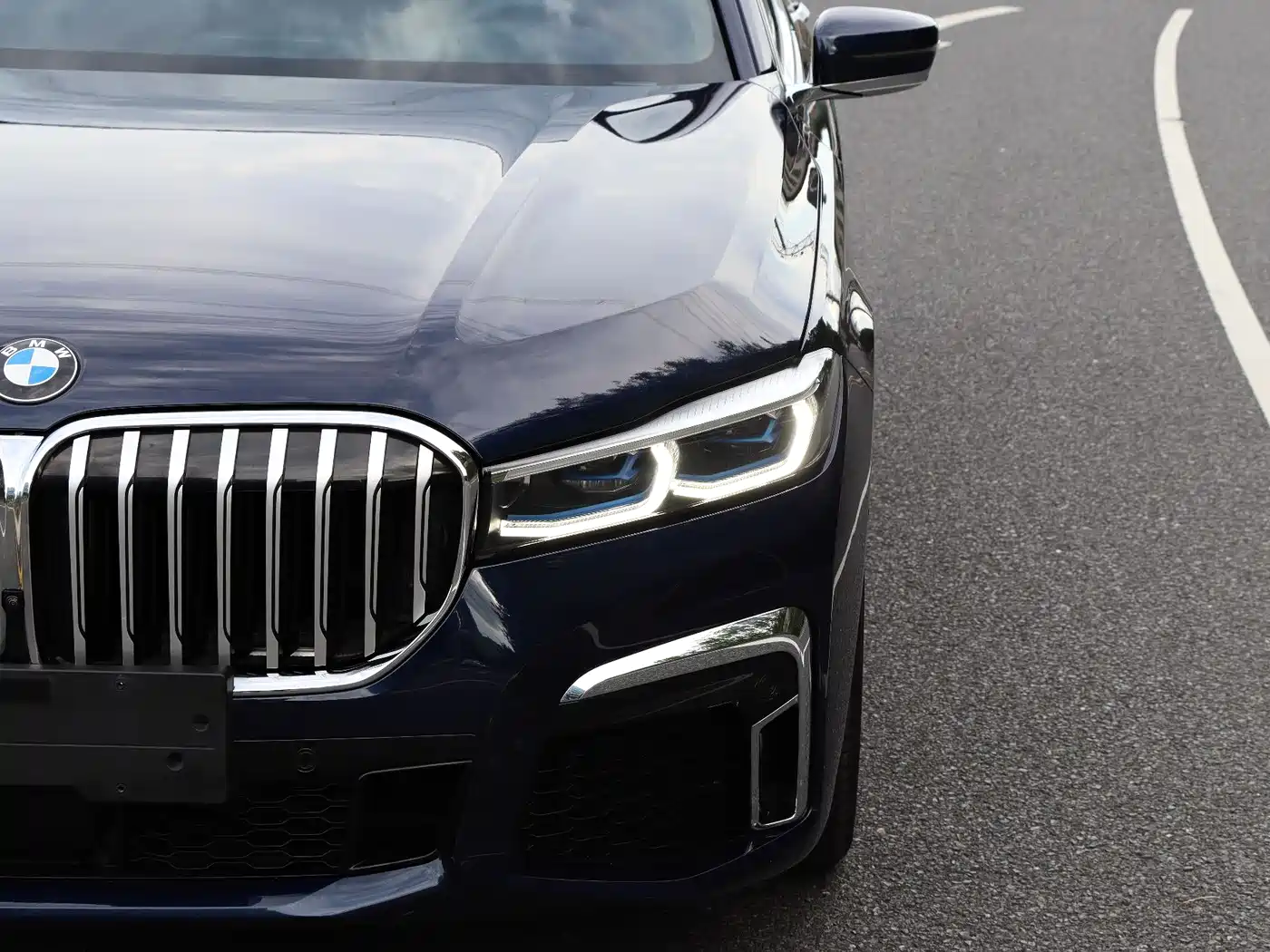 BMW 7 Series 2022 740Li xDrive Executive M Sport Package фото 9