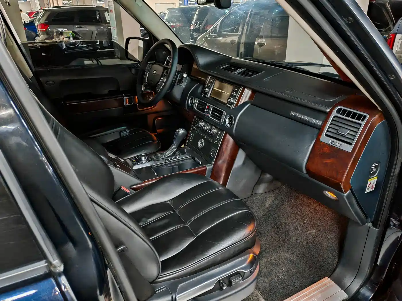 Land Rover Range Rover 2012 5.0 NA V8 фото 5