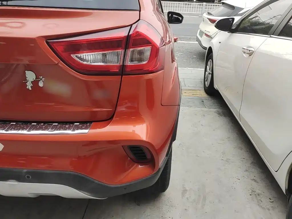 Фото 8 - Geely Vision X3