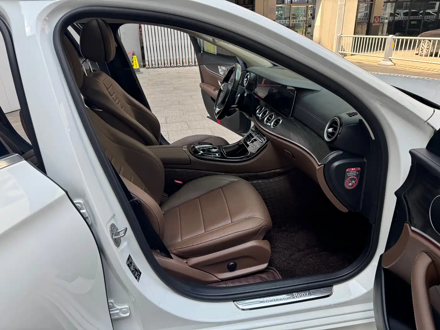 Mercedes-Benz E-Class 2016 E 300 L Sport Fashion Type фото 10